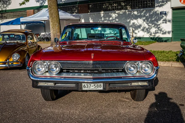 Falcon Heights June 2022 Low Perspective Front View 1961 Oldsmobile — Stock Photo, Image