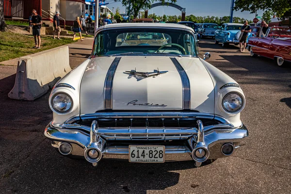 Falcon Heights Juni 2022 High Perspective Front View 1956 Pontiac — Stockfoto