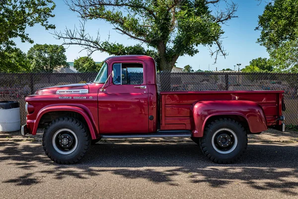 Falcon Heights Ιουνίου 2022 Παράπλευρη Άποψη Του 1958 Dodge 100 — Φωτογραφία Αρχείου