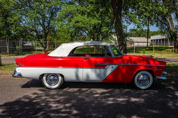 Falcon Heights Június 2022 Magas Perspektívájú Oldalnézet Egy 1955 Plymouth — Stock Fotó