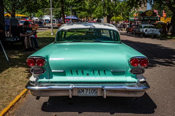 Falcon Heights June 2022 High Perspective Back View 1958 Pontiac — 스톡 사진