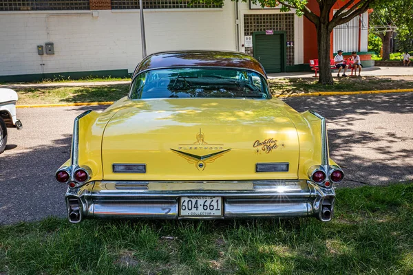 Falcon Heights Haziran 2022 1957 Model Cadillac Fleetwood Model Sedan — Stok fotoğraf