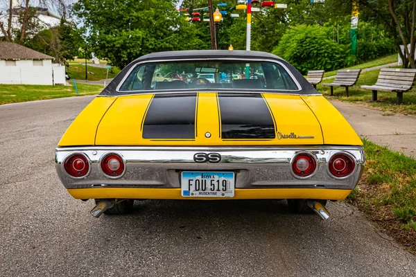 Des Moines July 2022 Low Perspective Rear View 1972 Chevrolet — 图库照片