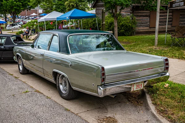 Des Moines Julho 2022 Vista Traseira Alta Perspectiva Plymouth Valiant — Fotografia de Stock