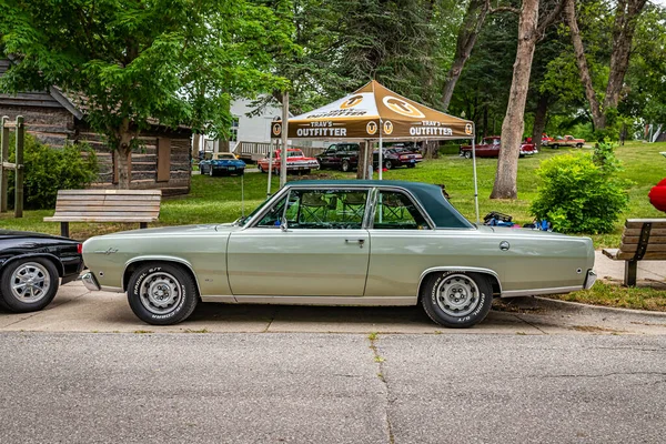 Des Moines July 2022 High View View 1968 Plymouth Valiant — 스톡 사진