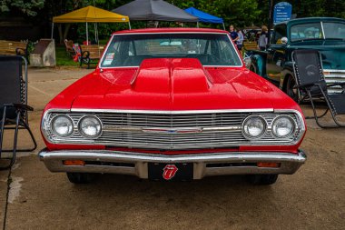 Des Moines, IA - 01 Temmuz 2022: 1965 Chevrolet Chevelle Malibu SS Hardtop Coupe 'nin yüksek perspektifli manzarası.