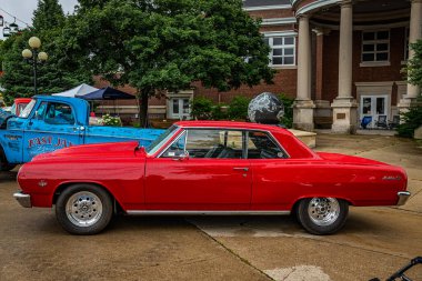 Des Moines, IA - 01 Temmuz 2022: 1965 Chevrolet Chevelle Malibu SS Hardtop Coupe 'nin yüksek perspektifli yan görüntüsü.