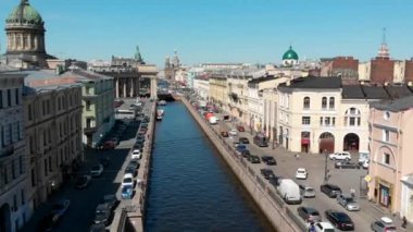 Saint-Petersburg 'daki Moyka Nehri Kanalı güneşli bir günde