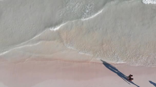 Widok z lotu ptaka morze fala plaża na morze woda lato koncepcji wakacje — Wideo stockowe