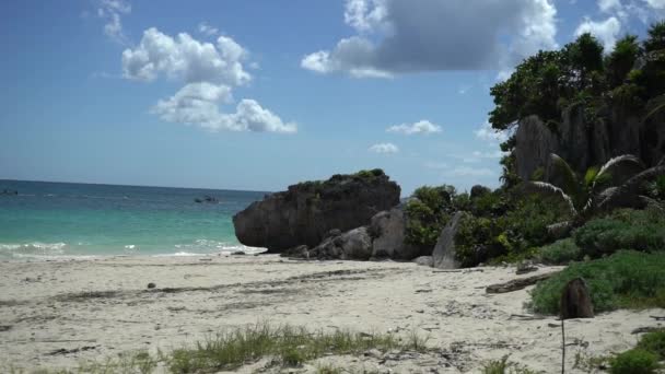 Tulum Ruins beach At Historic Landmark On Sunny Day — Stock Video