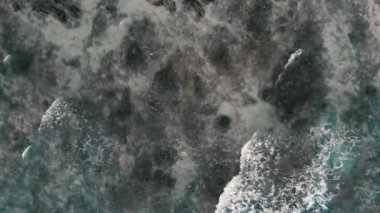 Okyanus Dalgaları Sahilde Yukardan Aşağı Havadan Görünüm