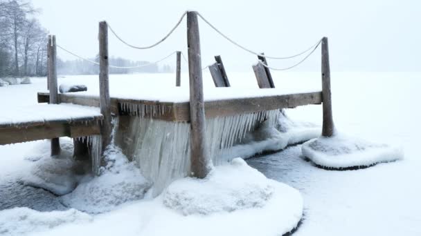 Pomalu Sněží Konec Mola Byl Také Zamrzlý Když Zamrzlo Jezero — Stock video