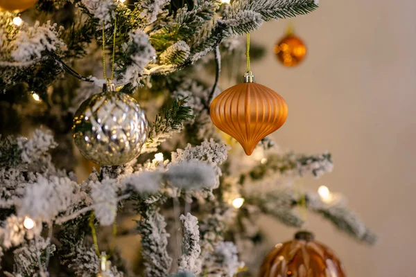 Close Shot Christmas Tree Decorated Golden Orange Shiny Balls Lights — Stockfoto