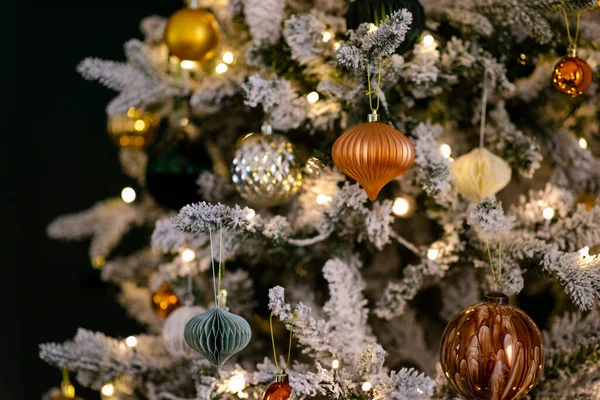 Close Shot Christmas Tree Decorated Golden Orange Shiny Balls Lights — Stockfoto
