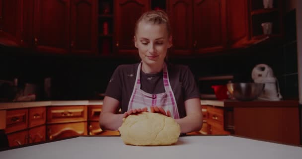 Těsto na pečivo nebo chleba. — Stock video