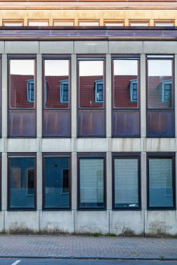 Pencereli Modern Endüstriyel Cephe