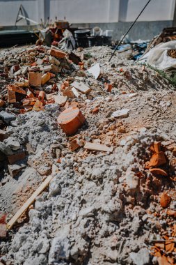 İnşaat Alanındaki Çöp ve Molozlar