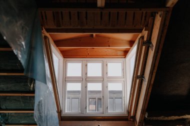 Pencerenin Tavan Arası 'nda yenilenmesinin kapanışı