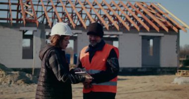 İnşaat İşçileri İnşaat Projesinden Konuşuyor.