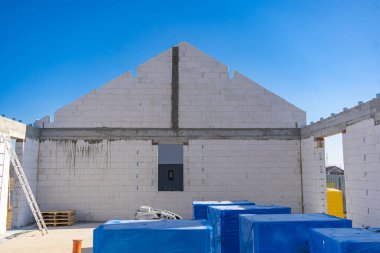 Yeni bir evin inşaatı. İnşaat Alanı Kavramı.