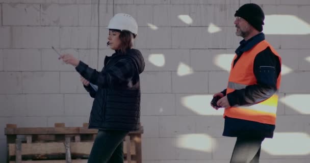 Concentrated Engineers discussing, examining and developing at Construction Site — Stock Video