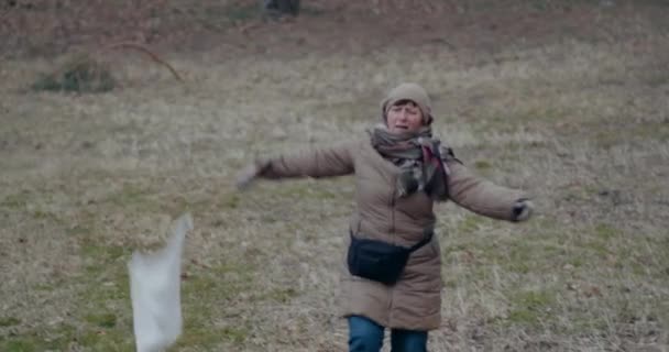 Distraught Woman Waving White Flag During War. — Stock Video