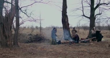 Savaş sırasında Ormana Yerleşen Mülteciler.