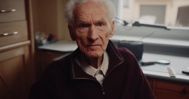 高龄老人退休肖像 — 图库视频影像