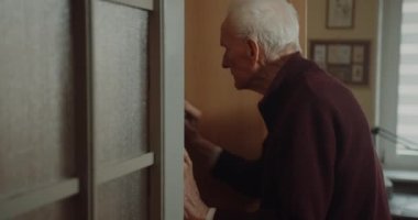 Yaşlı Emekli Yaşlı Yaşlı Yaşlı Adam Evde Tek Başına
