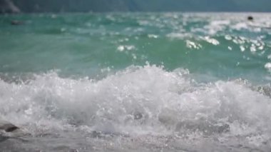 Taze Su Dalgaları Mavi Su Tatil Konseptinde.