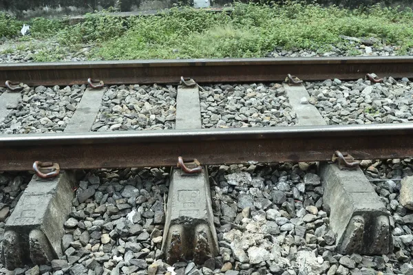 Železnice Thajsku Kovové Kolejnice Betonových Blocích Hromadách Kamenů Starodávná Železniční — Stock fotografie