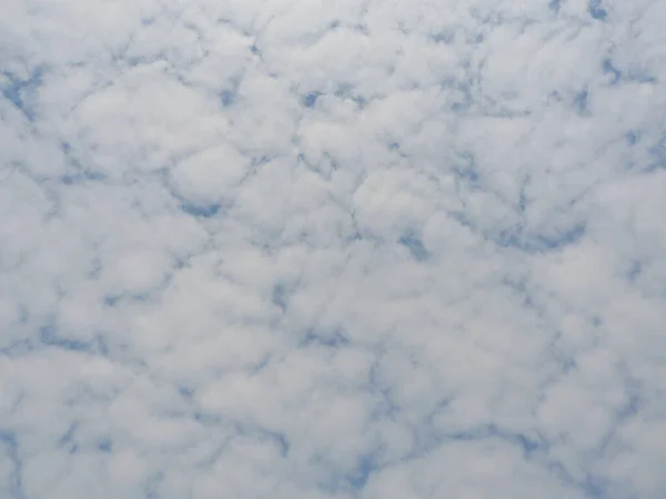 Altocumulus Felhő Gyönyörű Kék Bolyhos Felhők Képződmények Trópusi Övezetben — Stock Fotó