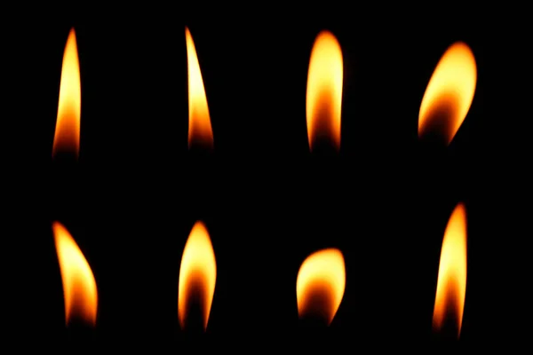 Установить Свечи Пламя Горит Ночь Близком Расстоянии Изолированы Черном Фоне — стоковое фото