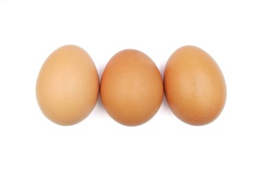 Kahverengi tavuk yumurtası yığınının üst görüntüsü. beyaz arkaplanda izole edilmiş.