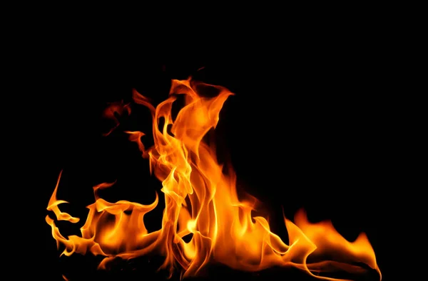 Куча Абстрактной Тепловой Энергии Пламя Сжигающее Топливо Ночью Изолированные Чёрном — стоковое фото