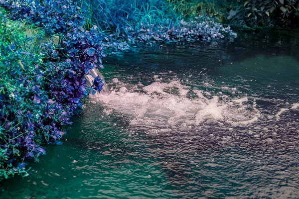 Фантастичний Пейзаж Синьою Рослинністю Блакитна Річка Тече Вода Центрі Блакитної — стокове фото