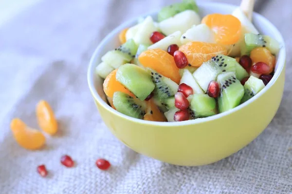 Ovocný Salát Mandarinek Kiwi Jablka Granátová Semínka Royalty Free Stock Obrázky