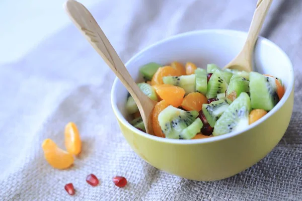 Ovocný Salát Mandarinek Kiwi Jablka Granátová Semínka Stock Obrázky