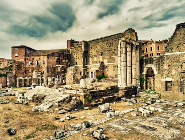 ローマでのアウグストゥスのフォーラム イタリア古代ローマの歴史は残っています — ストック写真