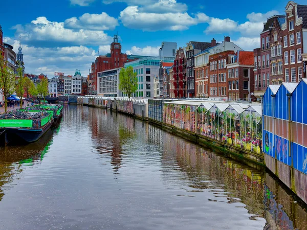 Amsterdam Hollanda Mayıs 2021 Amsterdam Caddesi Geleneksel Hollanda Renkli Binalar — Stok fotoğraf