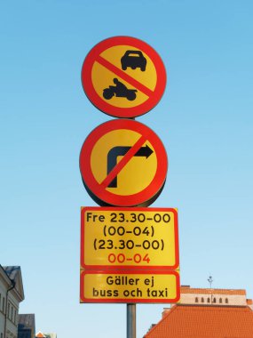 İsveç yol tabelası (Galler ej otobüsleri och taksileri otobüs ve taksiler için geçerli değildir)
