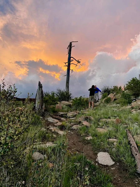 山頂からは色とりどりの夕日が撮影されています 2022年夏のシーズン中にフィルモント スカウト牧場で撮影 — ストック写真