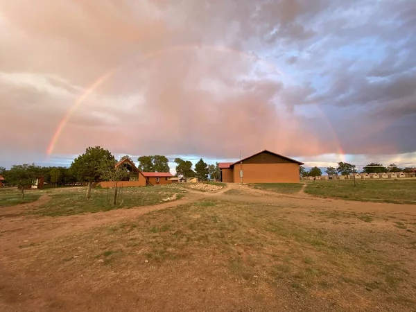 Philmont üssünden tam bir gökkuşağı. 2022 Yaz sezonunda Philmont Scout Çiftliğinde çekildi.