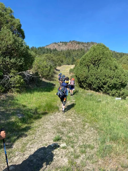 Urraca Messa 'ya doğru yürüyüş. 2022 Yaz sezonunda Philmont Scout Çiftliğinde çekildi.