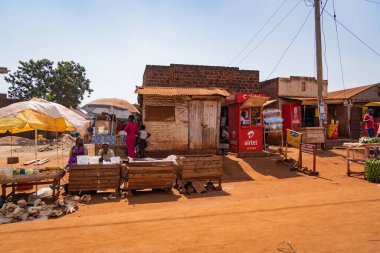 Merkez Market şehir merkezi Jinja 'da yer almaktadır. Jinja, Uganda 'da, Doğu Bölgesi' nde bir şehirdir. Merkez Pazar şehir merkezinde yer almaktadır ve bir çeşit açık ticaret türüdür.