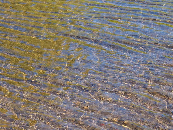 Spokojna Powierzchnia Wody Rzecznej — Zdjęcie stockowe
