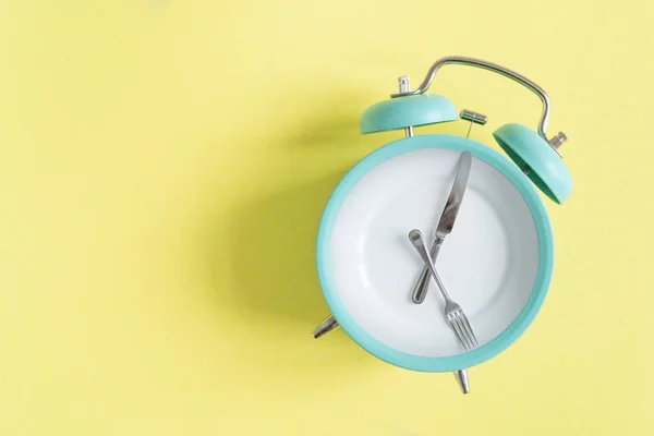 Intermittent fasting concept - blue alarm clock, top view — 图库照片