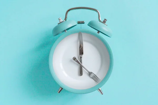 Intermittent fasting concept - blue alarm clock, top view — Stock Photo, Image