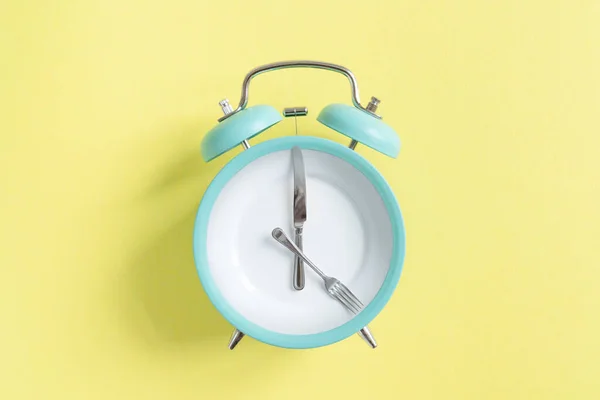 Intermittent Fasting Concept Alarm Clock Fork Pointers High Quality Photo — Fotografia de Stock