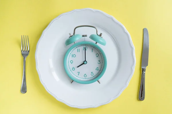Intermittent Fasting Concept Blue Alarm Clock Lastel Background High Quality — Stockfoto